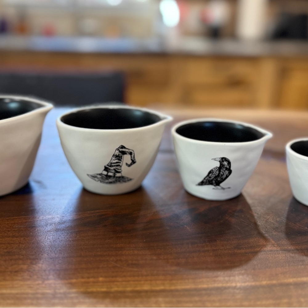 New! Rae Dunn Measuring cups - Picture 5 of 9